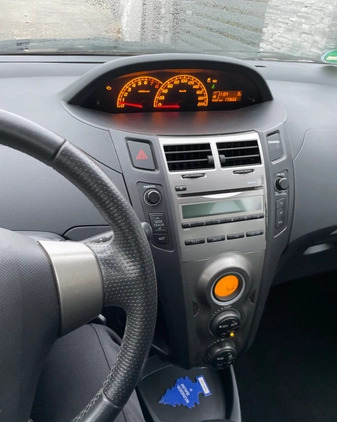 Toyota Yaris cena 17500 przebieg: 173000, rok produkcji 2010 z Sosnowiec małe 29